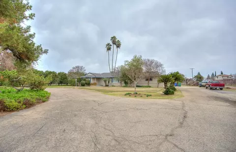 2806 S Mccall Ave, Sanger, CA 93657
