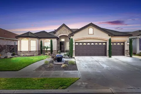 2958 Powers Ave, Clovis, CA 93619