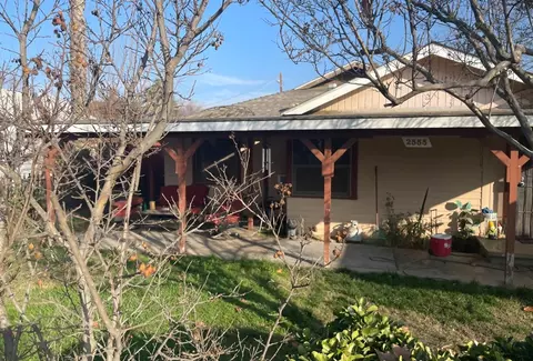 2555 S 11th St, Fresno, CA 93725