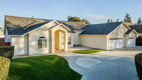 2570 18th Ave, Kingsburg, CA 93631