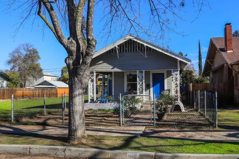 648 N Poplar Ave, Fresno, CA 93728
