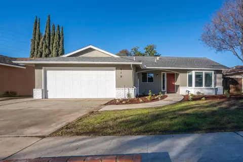 419 N Sabre Dr, Fresno, CA 93727
