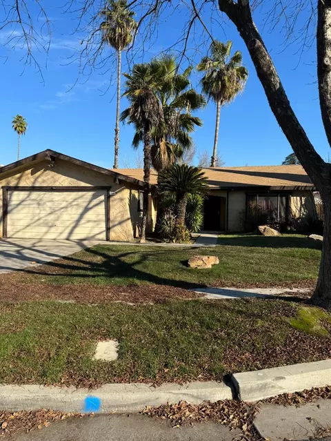 2581 S Sierra Vista Ave, Fresno, CA 93725