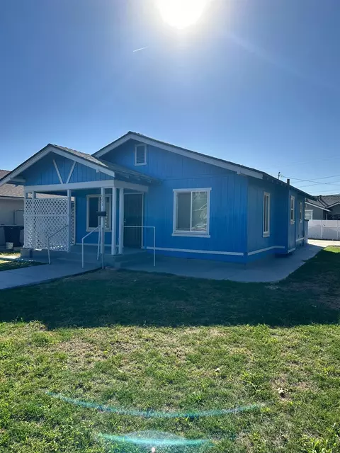 601 I St, Sanger, CA 93657