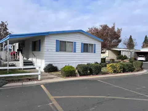 9360 N Blackstone #221, Fresno, CA 93720