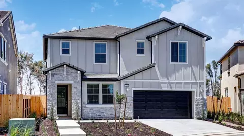 11569 N Via Campagna Dr, Fresno, CA 93730