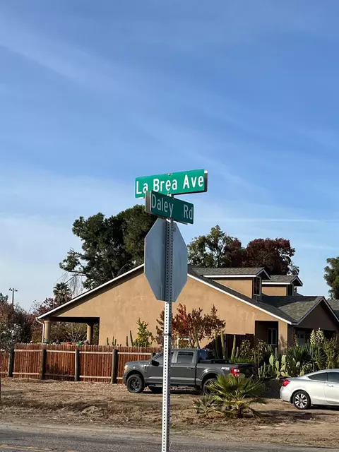 28 Daley Rd, Madera, CA 93638