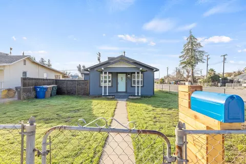 447 Douglas St, Bakersfield, CA 93308