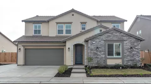 1170 W Pioneer Dr, Madera, CA 93636