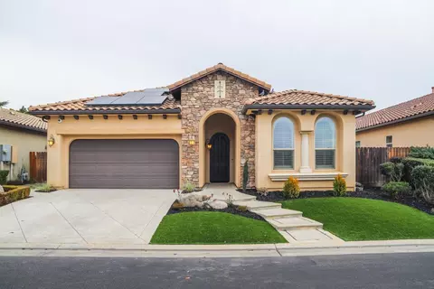 11352 N Via Montessori Dr, Fresno, CA 93730