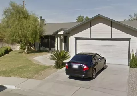 356 Carmel Dr, Kerman, CA 93630
