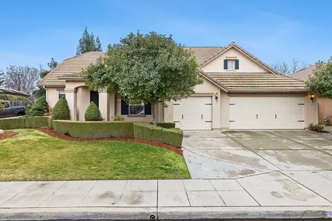 38 W Athens Ave, Clovis, CA 93611
