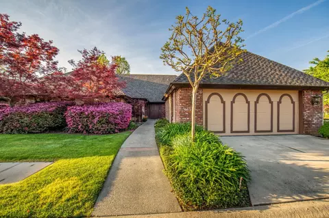 2895 W Silverhill Ln, Fresno, CA 93711