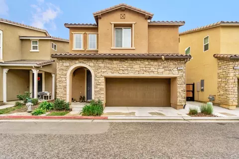 6083 E Scenic Way, Fresno, CA 93727