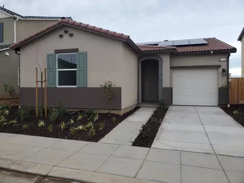 1165 Blue Oak Ln W, Madera, CA 93636