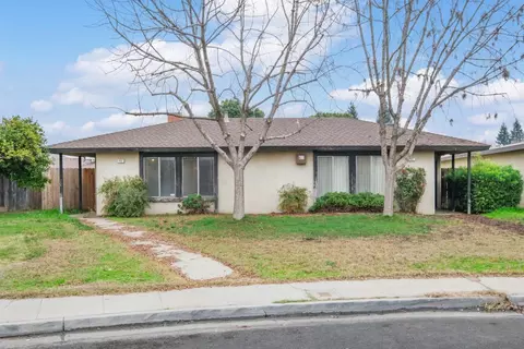 551 W Alamos Ave, Clovis, CA 93612