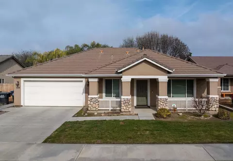 828 W Reese Ct, Visalia, CA 93277