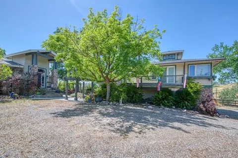 14741 Red Rock Ln, Prather, CA 93651