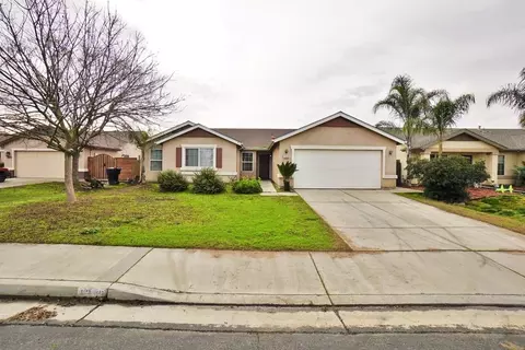 1313 Pasteur Ct, Hanford, CA 93230