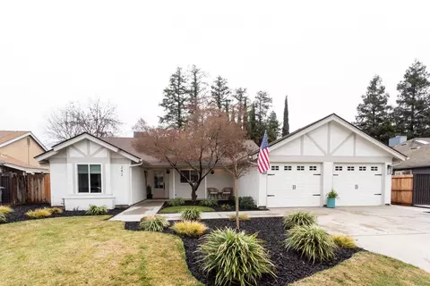 242 Fallbrook Cir, Reedley, CA 93654
