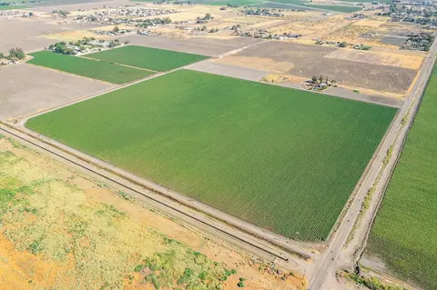 21345 Lexington Ave, Dos Palos, CA 93620