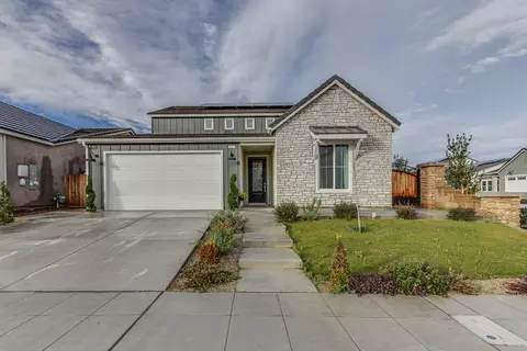 695 Fir St W, Madera, CA 93636