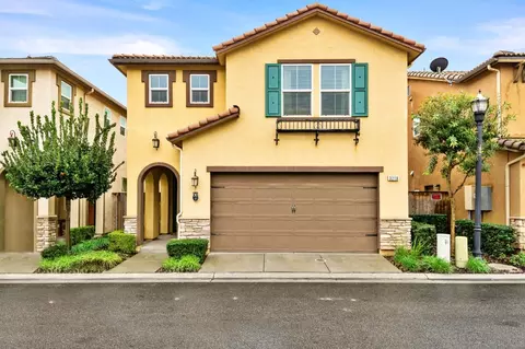 3219 W Reflections Dr, Fresno, CA 93711