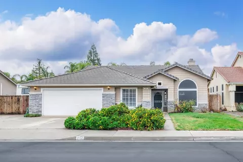 844 Mckelvy Ave, Clovis, CA 93611