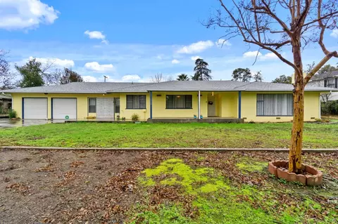 1129 W Sierra Madre Ave, Fresno, CA 93705