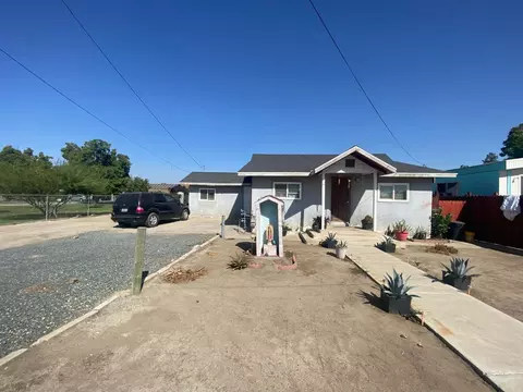 1482 N West St, Tulare, CA 93274