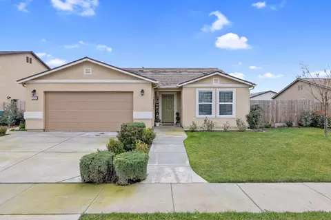 2209 W Eldridge Ave, Tulare, CA 93274