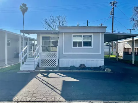 820 S Chinowth St #77, Visalia, CA 93277