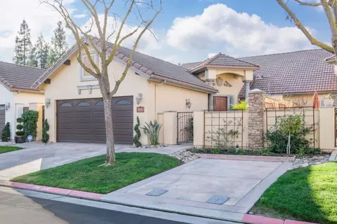 588 W San Jose Ave, Fresno, CA 93704