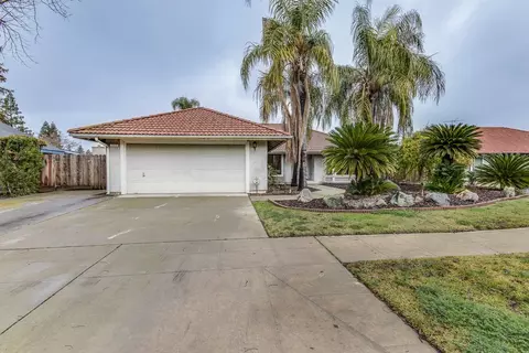 2355 Keats Ave, Clovis, CA 93611