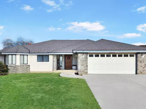 228 E Fargo Ave, Hanford, CA 93230