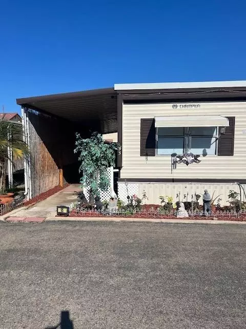 820 Chinowth St #95, Visalia, CA 93277