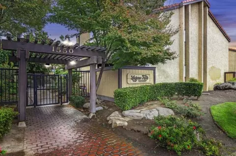 1550 W Ashlan Ave #142, Fresno, CA 93705