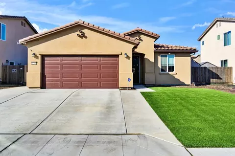 1201 S Bridle Ave E, Fresno, CA 93727