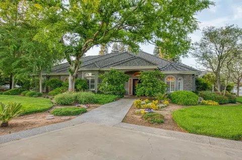 13198 E Ashlan Ave, Sanger, CA 93657