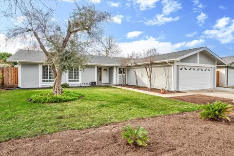 836 Stanford Ave, Clovis, CA 93611