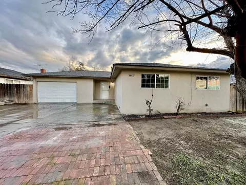 4886 E Leisure Ave, Fresno, CA 93727