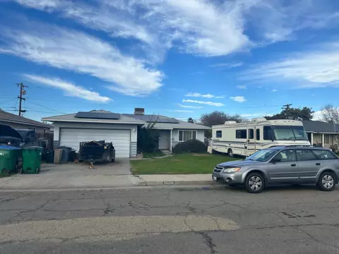 1444 Oak St, Selma, CA 93662