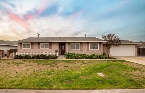 524 Rall Ave, Clovis, CA 93612