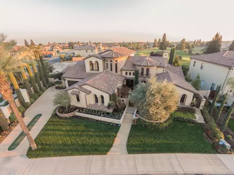 1997 E Clubhouse Dr E, Fresno, CA 93730