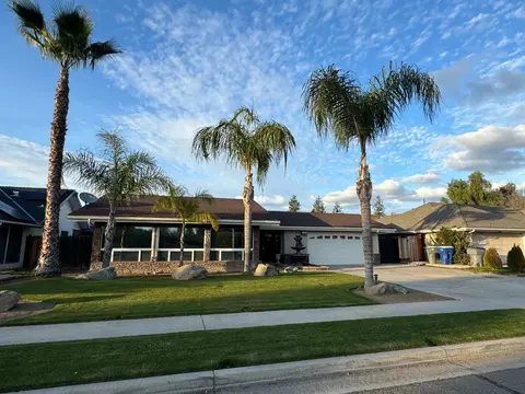734 W Magill Ave, Fresno, CA 93704