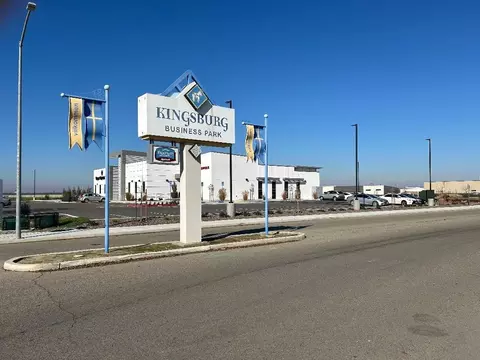114 Crum Ct, Kingsburg, CA 93631