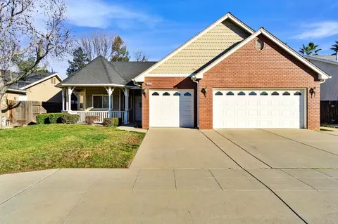 2928 E Christopher Dr, Fresno, CA 93720