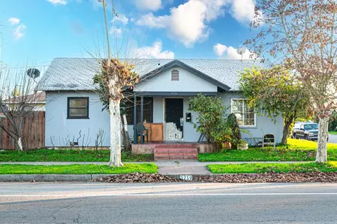 1715 5th St, Sanger, CA 93657