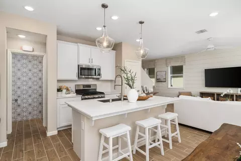 1110 Vanguard Way W, Madera, CA 93636