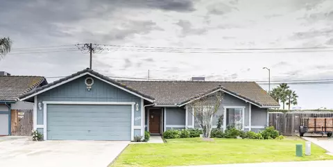 1138 W Franklin Way, Dinuba, CA 93618